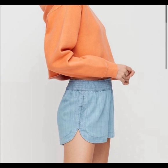 Aritzia TNA elastic waist jean shorts. - Picture 4 of 10